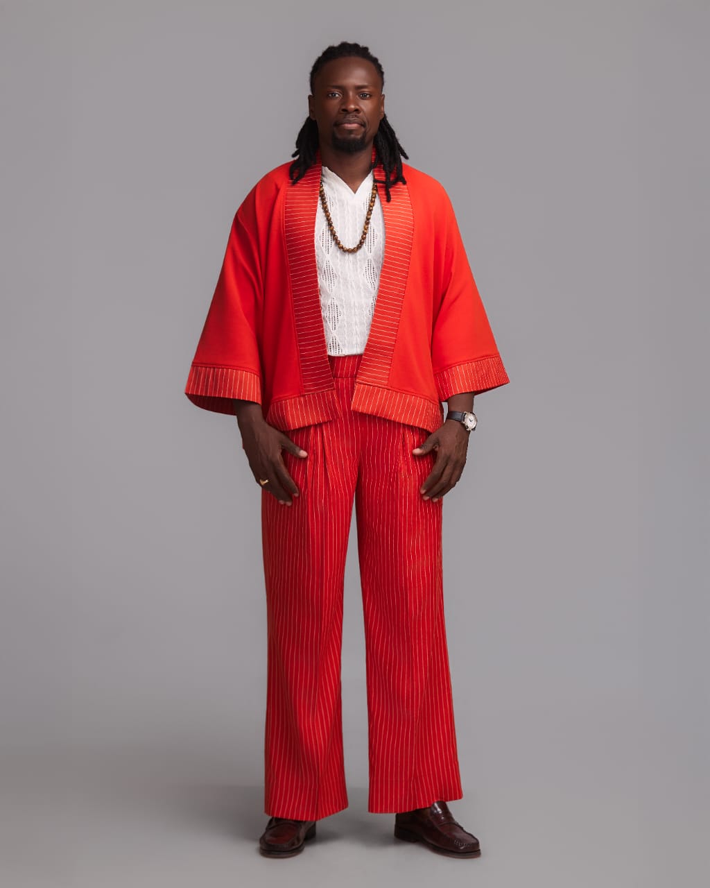 Ensemble kimono et pantalon rouge rayé, Atelier XƆVI