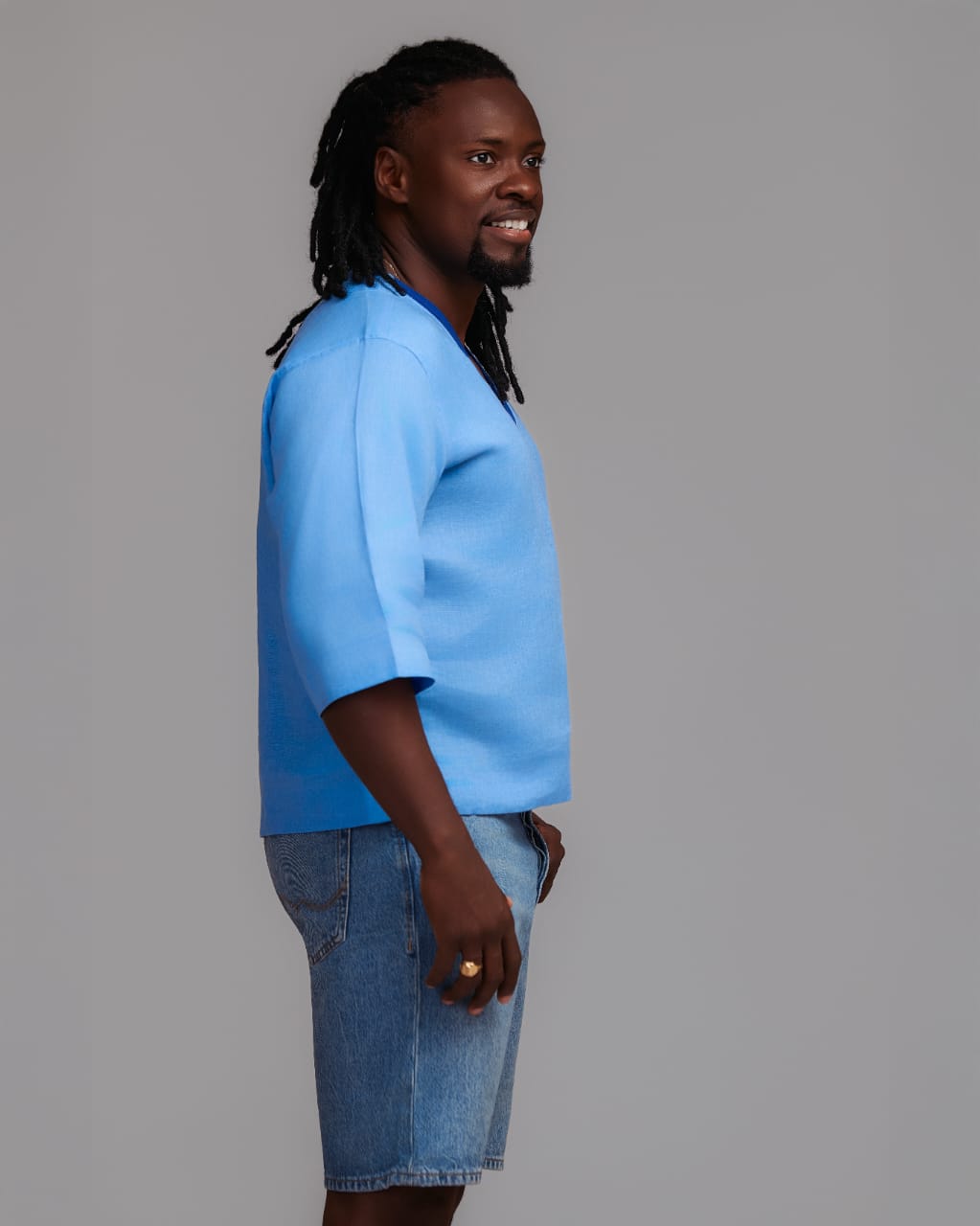 Haut bleu ciel vu de profil, Atelier XƆVI