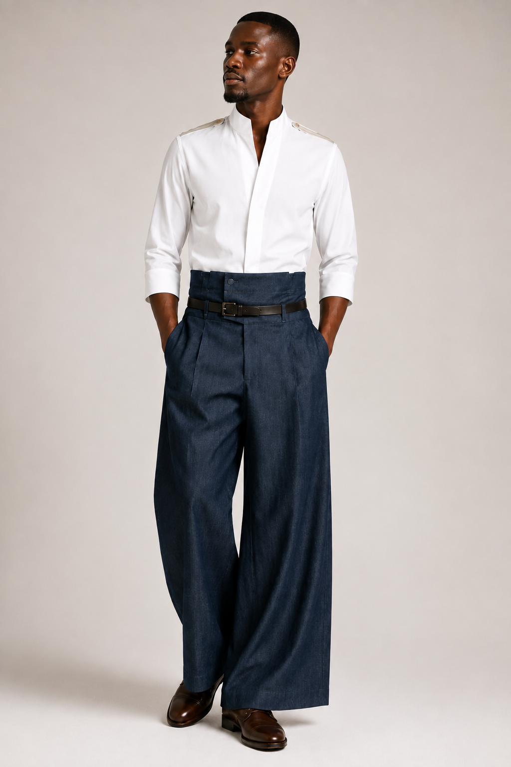 Chemise blanche col officier et pantalon large en denim brut, Atelier XƆVI
