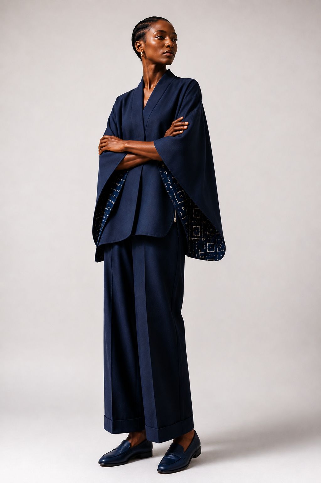 Ensemble kimono et pantalon bleu marine à doublure adire, Atelier XƆVI