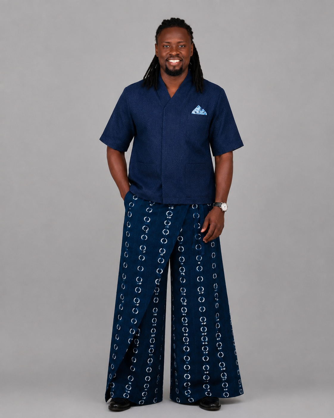 Chemise kimono indigo et pantalon large à motifs adire, Atelier XƆVI