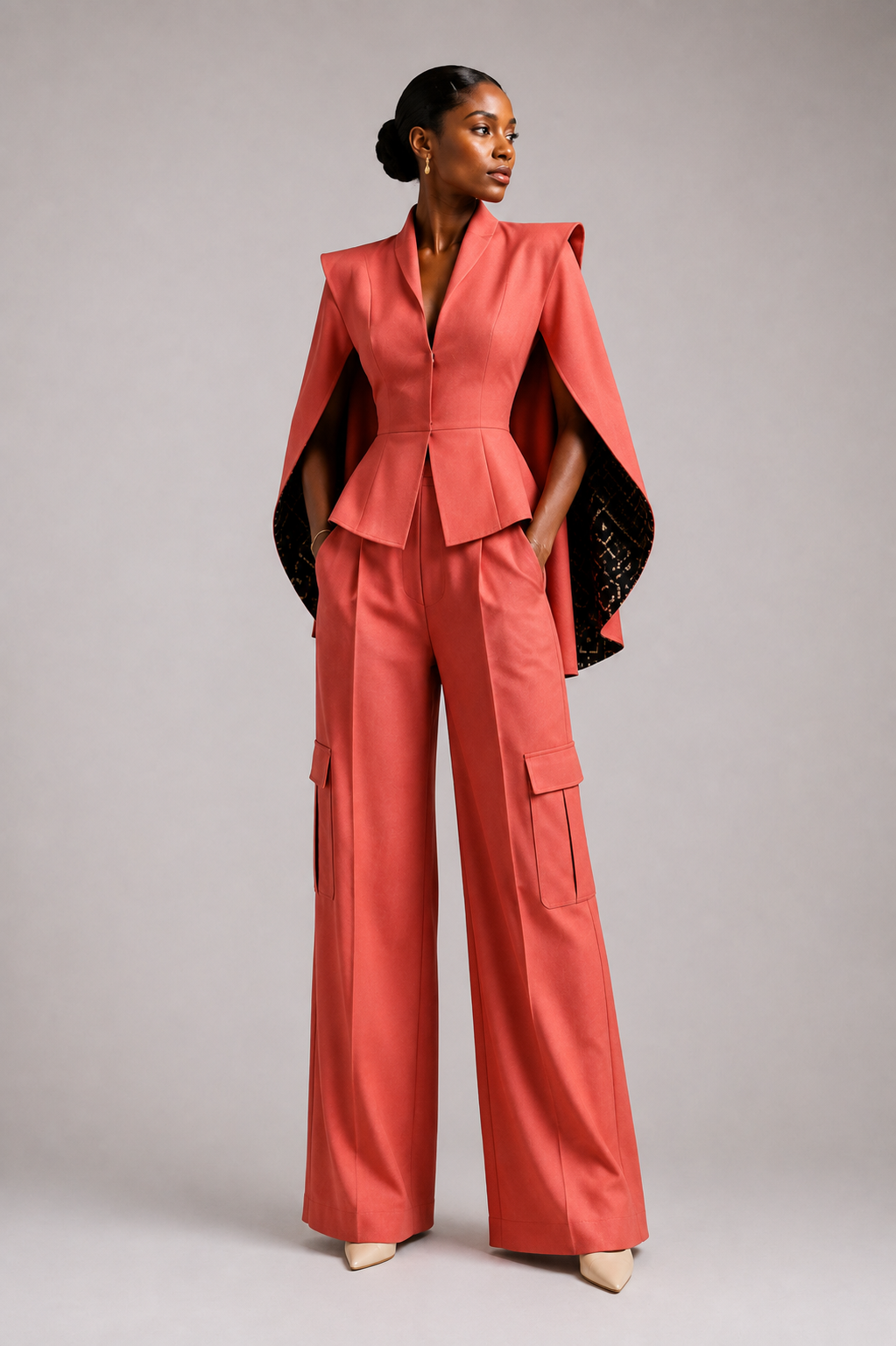 Tailleur veste cape et pantalon cargo terracotta, Atelier XƆVI